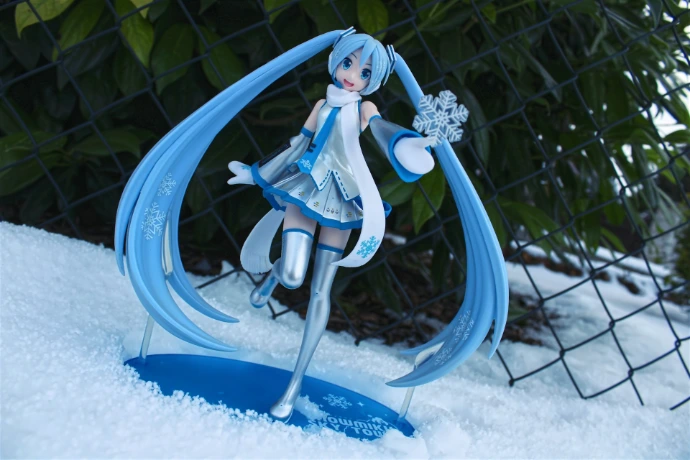 Hatsune miku figure in the snow